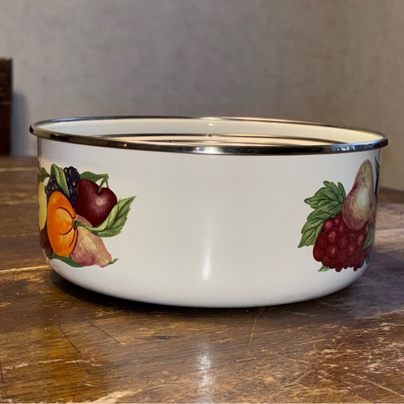 Regency Club enamelware nesting bowl set fruit pattern vintage Granny chic READ